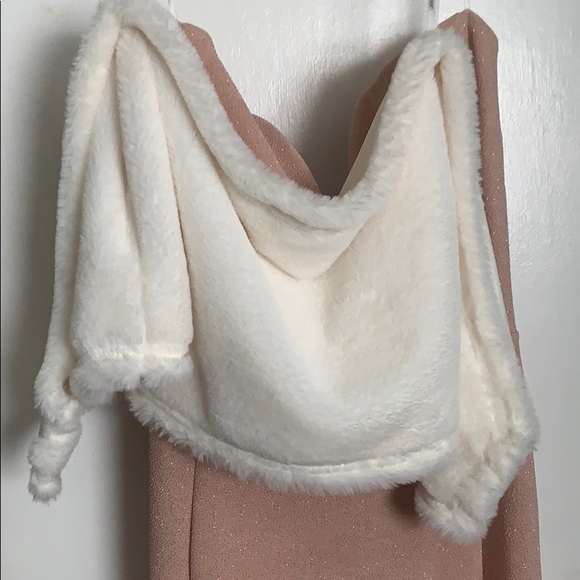 Glitter Bomb Gown & Calvin Klein Fur Shoulder Wrap - Picture 3 of 5